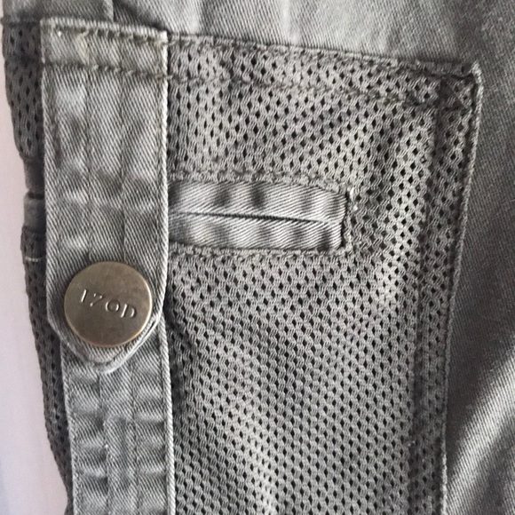 Khaki green Izod capris - Picture 2 of 2